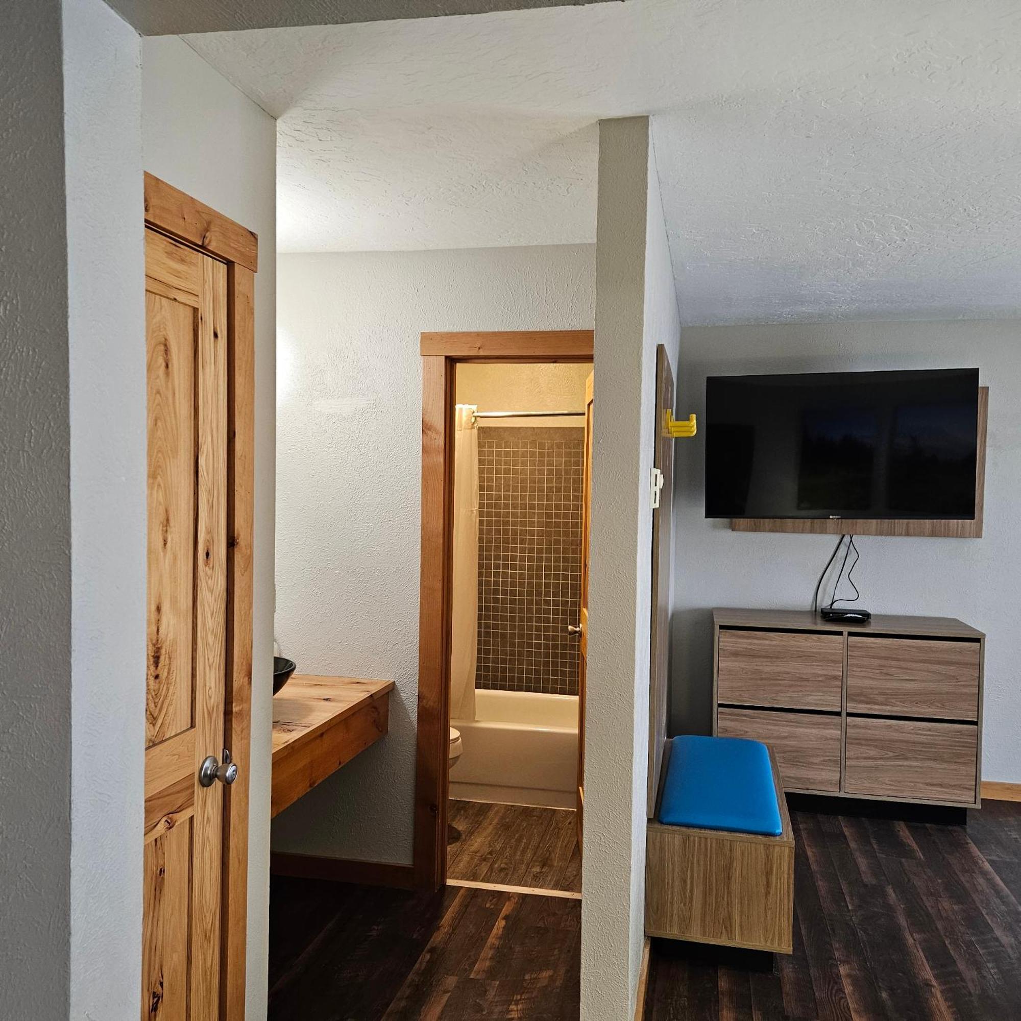 Days Inn And Suites By Wyndham Downtown Missoula-University Exterior photo