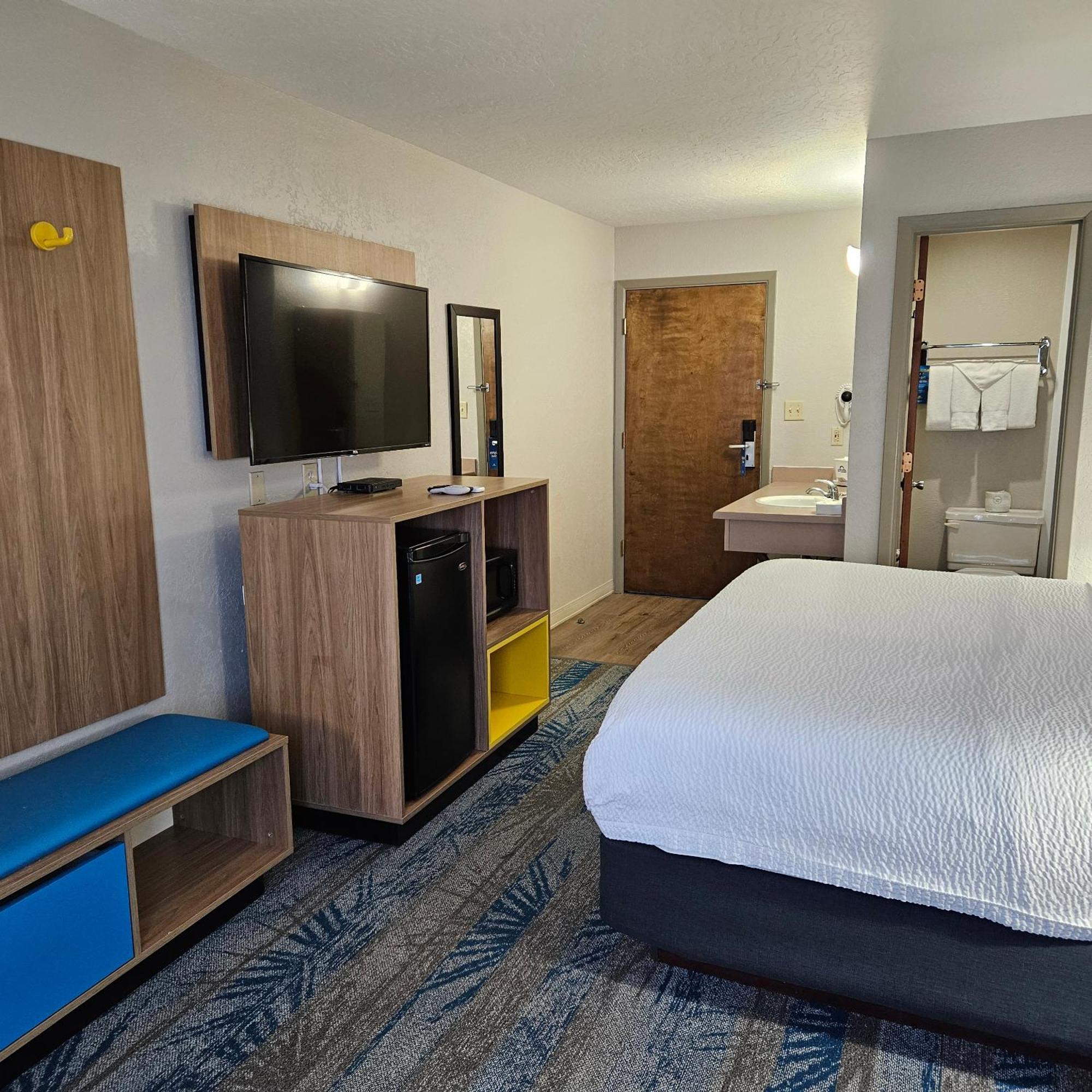 Days Inn And Suites By Wyndham Downtown Missoula-University Exterior photo