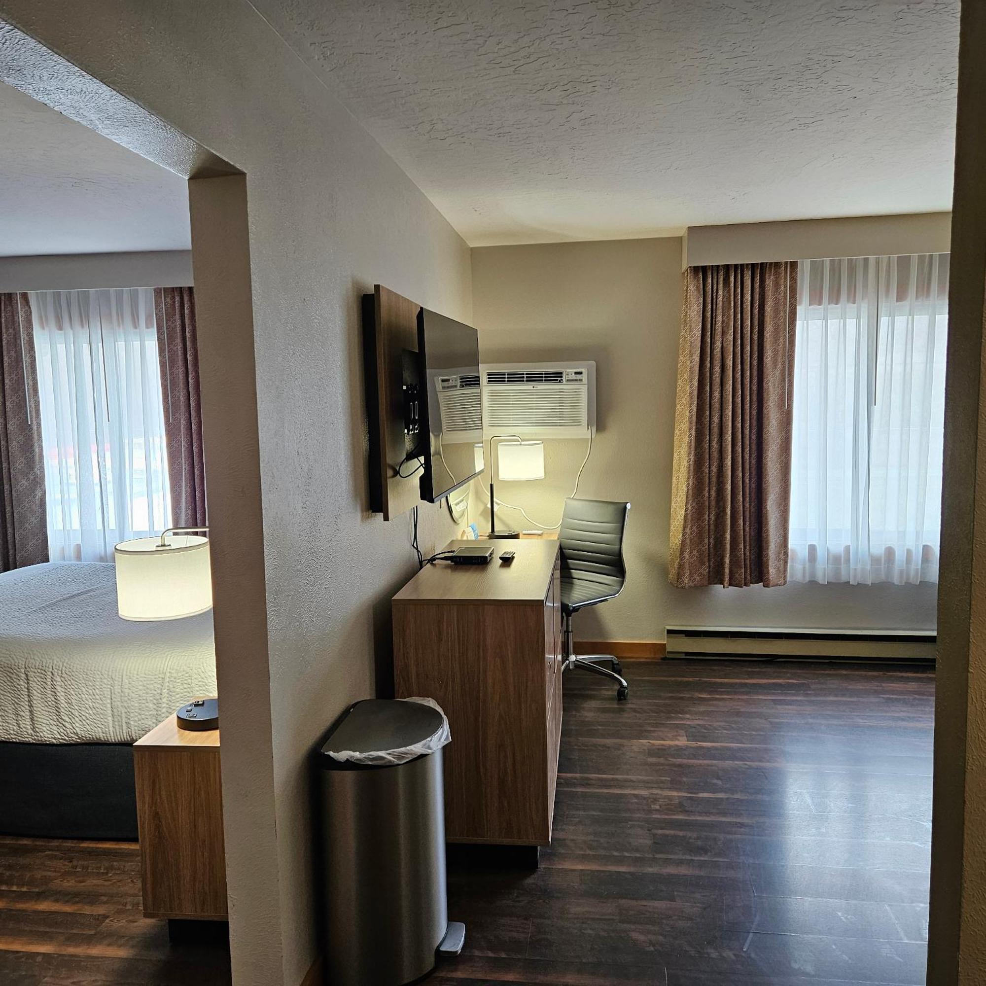 Days Inn And Suites By Wyndham Downtown Missoula-University Exterior photo