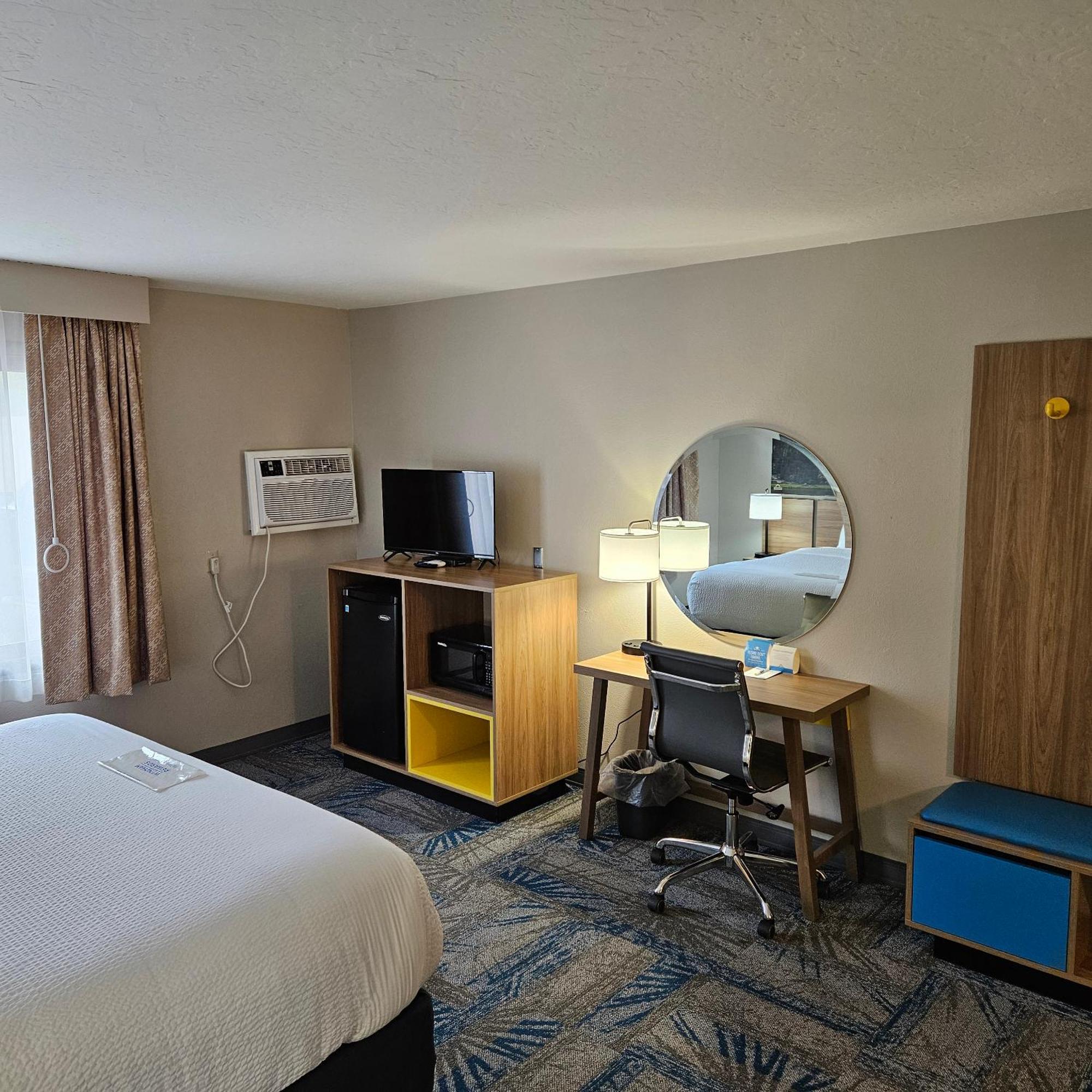 Days Inn And Suites By Wyndham Downtown Missoula-University Exterior photo