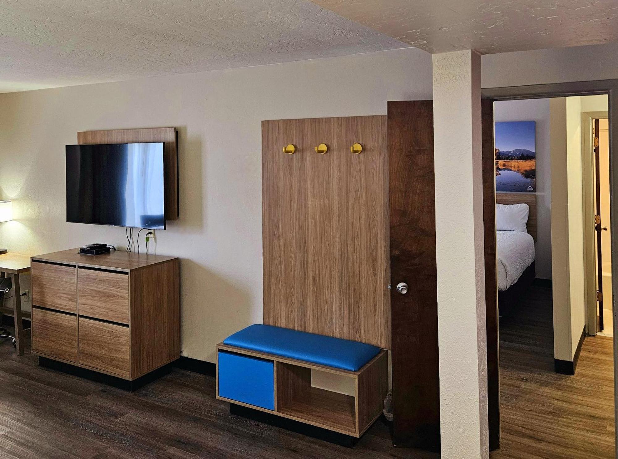 Days Inn And Suites By Wyndham Downtown Missoula-University Exterior photo