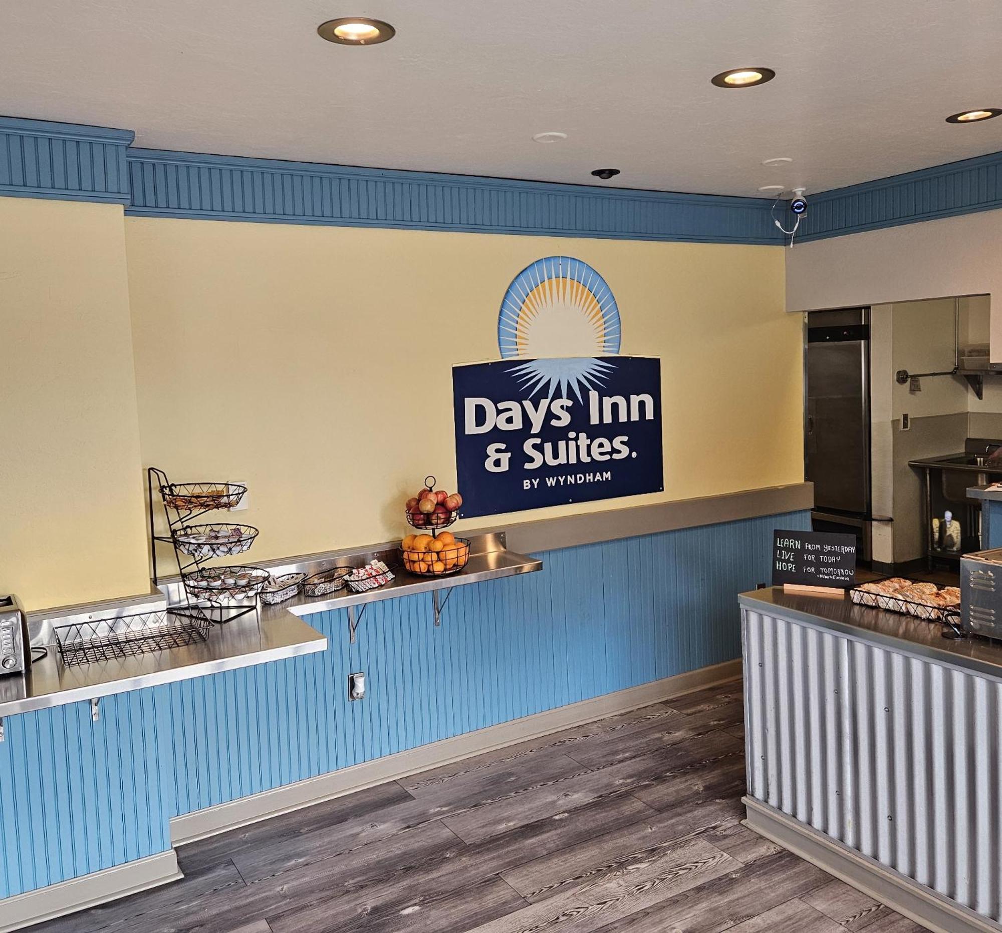 Days Inn And Suites By Wyndham Downtown Missoula-University Exterior photo