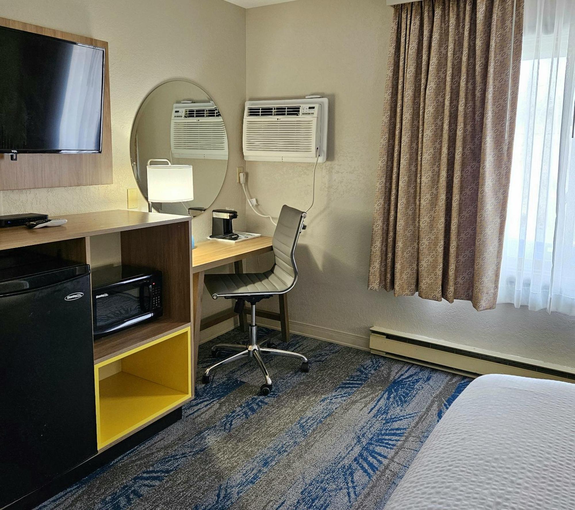 Days Inn And Suites By Wyndham Downtown Missoula-University Exterior photo